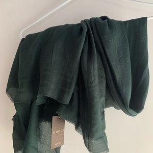 Gucci scarf Nwt 130” x 200”